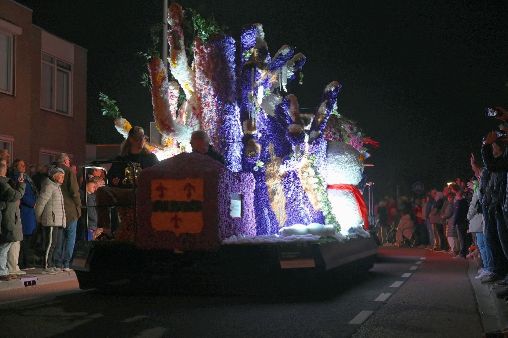 ../Images/Verlicht bloemencorso 2025 187.jpg